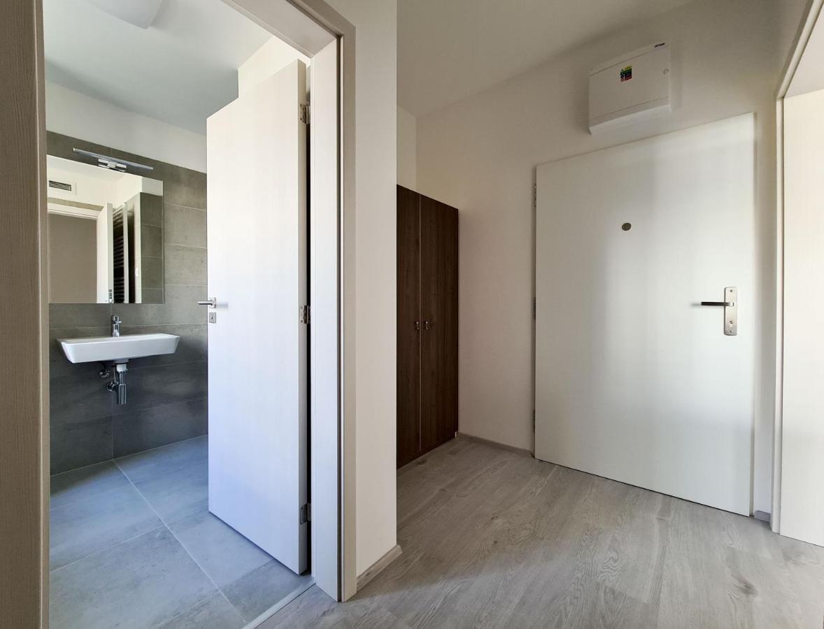Cozy And Modern Near Center *