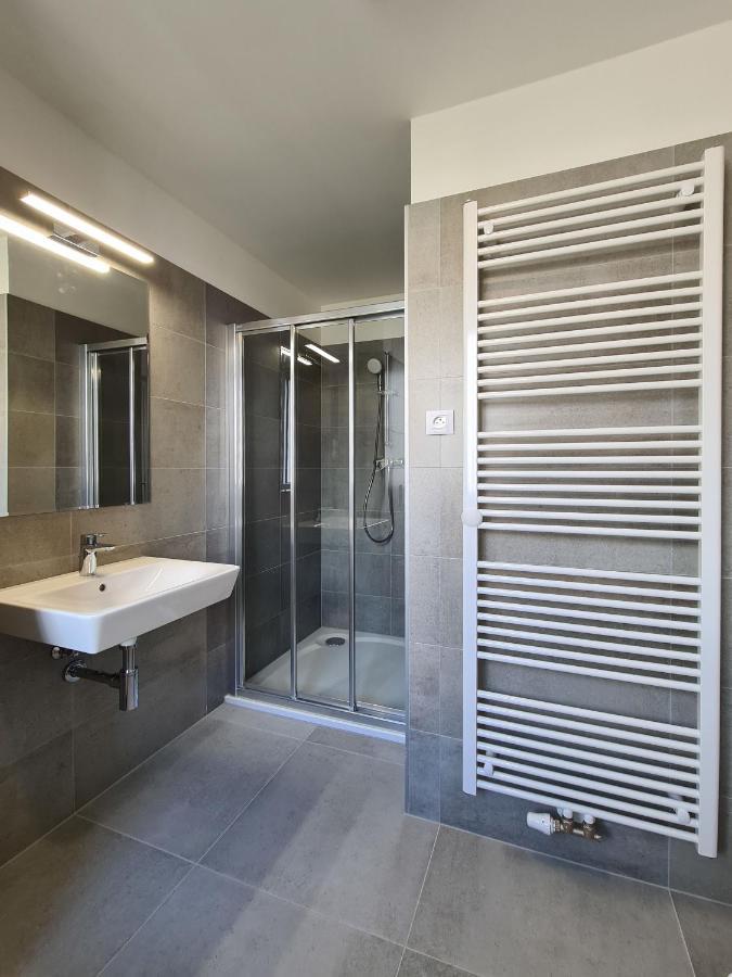 Cozy And Modern Near Center
